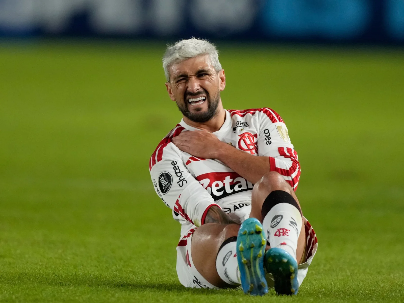 De Arrascaeta se operó de fractura de clavícula y su presencia en el Mundial es incierta