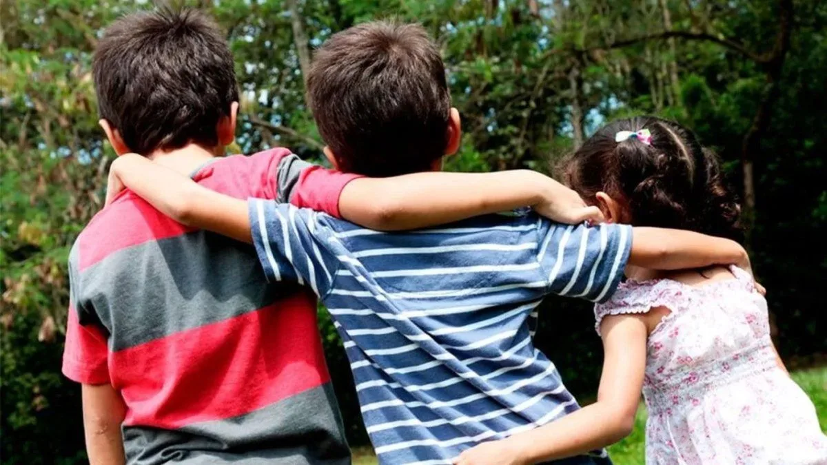 El orden de nacimiento y la inteligencia: qué dice la ciencia sobre hermanos