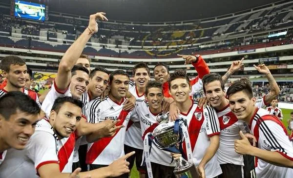 Exjugador de River maneja Uber en el exterior por la crisis económica