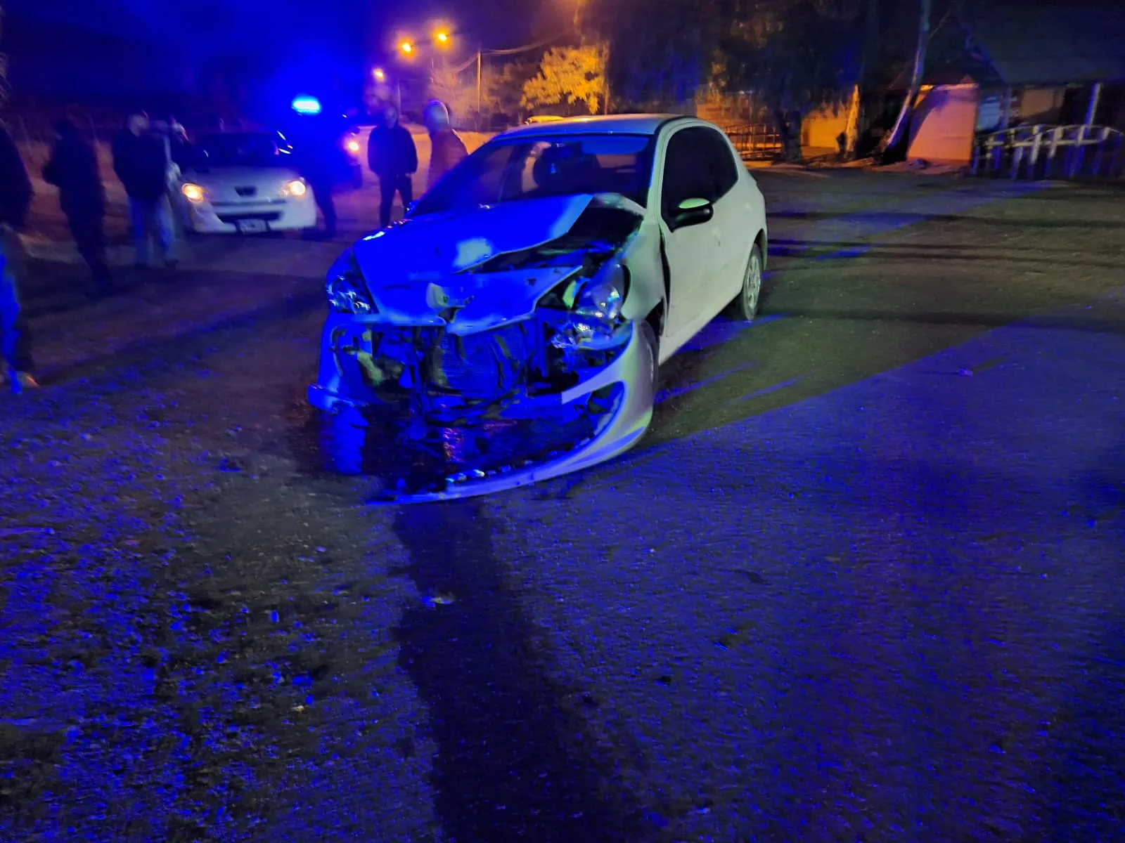 Accidente grave en Ruta 143 y Cubillos deja a un conductor hospitalizado por traumatismo craneano