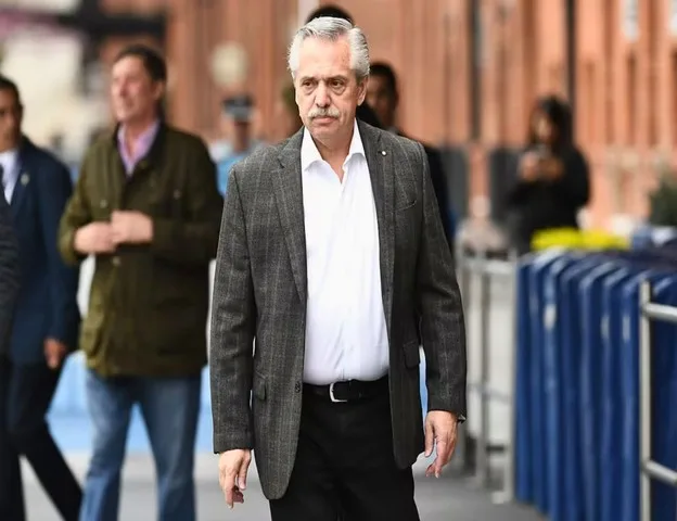 Alberto Fernández critica al electorado por apoyar medidas que afectan la economía y el empleo