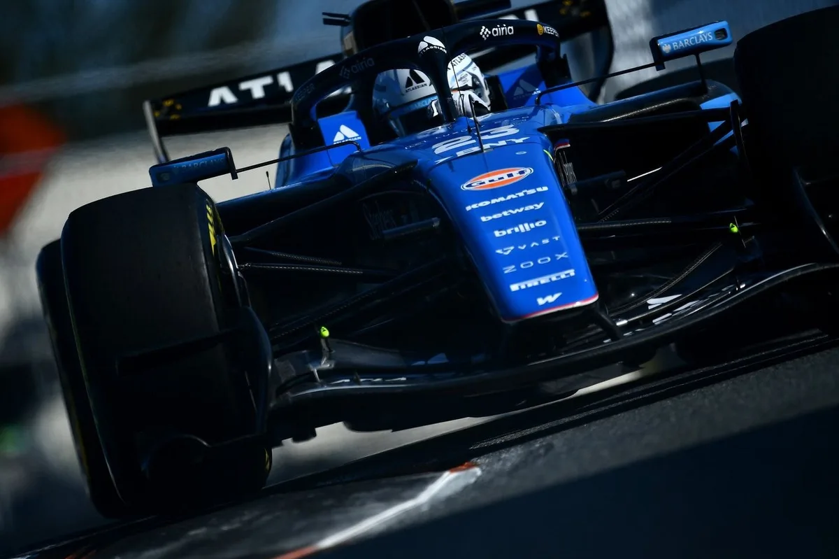 Albon recibe penalización en Miami y Checo Pérez sube posiciones para la sprint