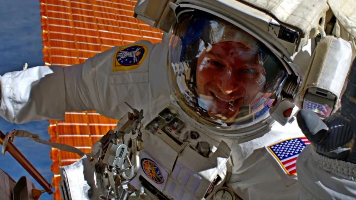 Andrew Morgan finaliza su etapa en la NASA tras récord en paseos espaciales