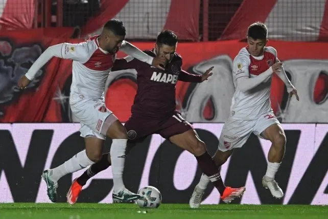 Argentinos Juniors y Lanús se enfrentan en los octavos del Torneo Apertura con un pase en juego