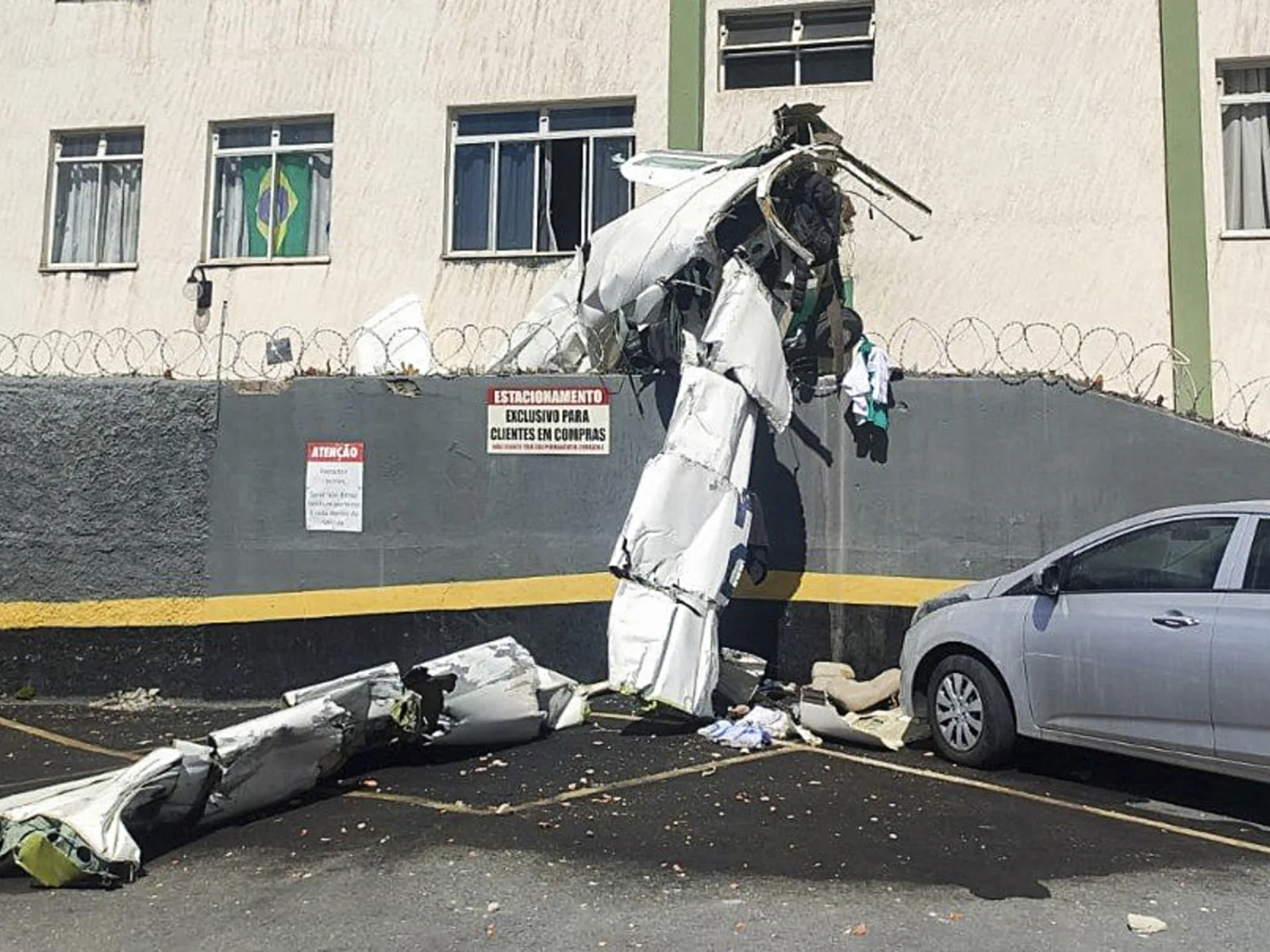 Avioneta se estrelló contra un edificio en Belo Horizonte: dos muertos y tres heridos graves
