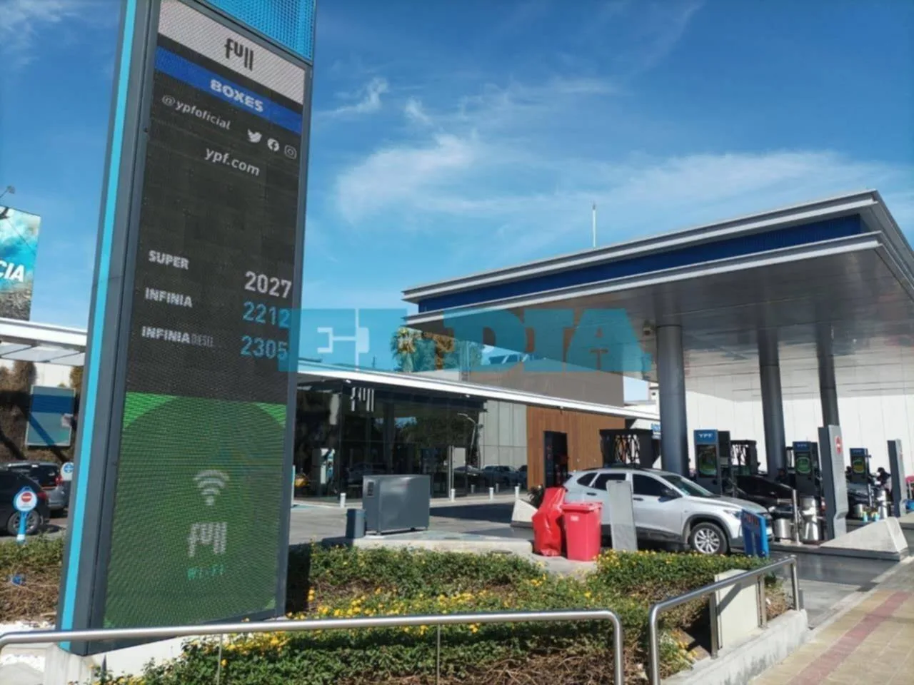 Bajó el precio de la nafta súper en las estaciones YPF de La Plata