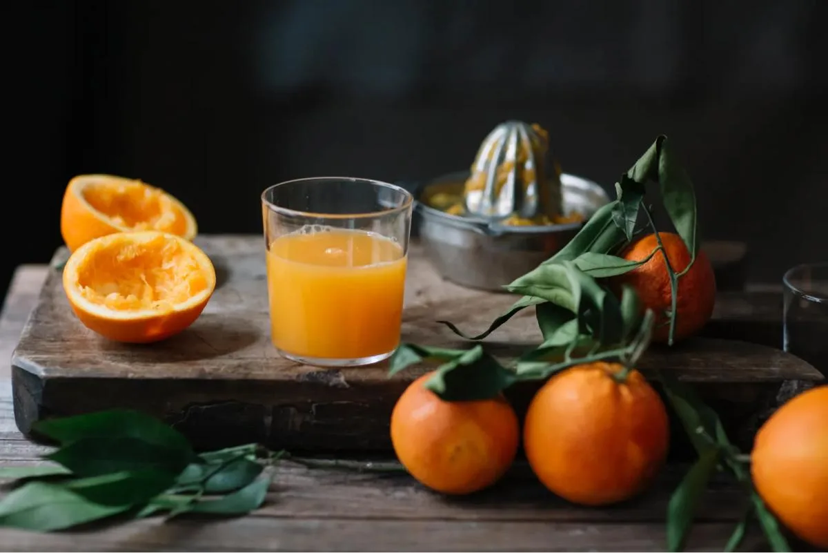 Beneficios de la naranja para la salud renal y recomendaciones de consumo diario