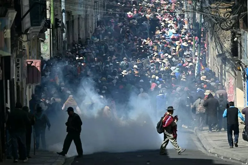 Bolivia confirma la muerte de un joven en medio de protestas y bloqueos sociales