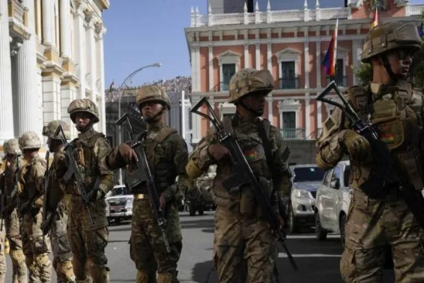Bolivia elimina la restricción a la participación militar en protestas tras semanas de bloqueos