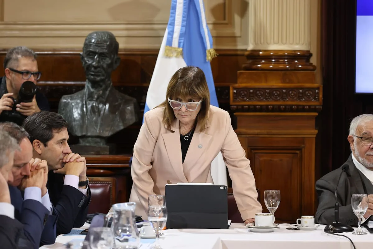 Bullrich exige que Adorni presente de inmediato su declaración de bienes