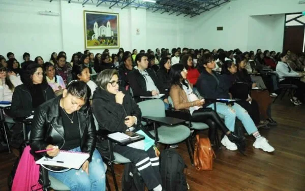 Capacitan a más de cien vecinos en prevención y posvención del suicidio en Jujuy