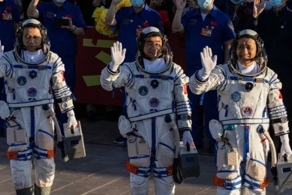 China anuncia misiones espaciales tripuladas de un año para avanzar hacia la Luna