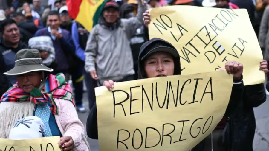 Congreso de Bolivia autoriza despliegue militar y estado de emergencia ante crisis social