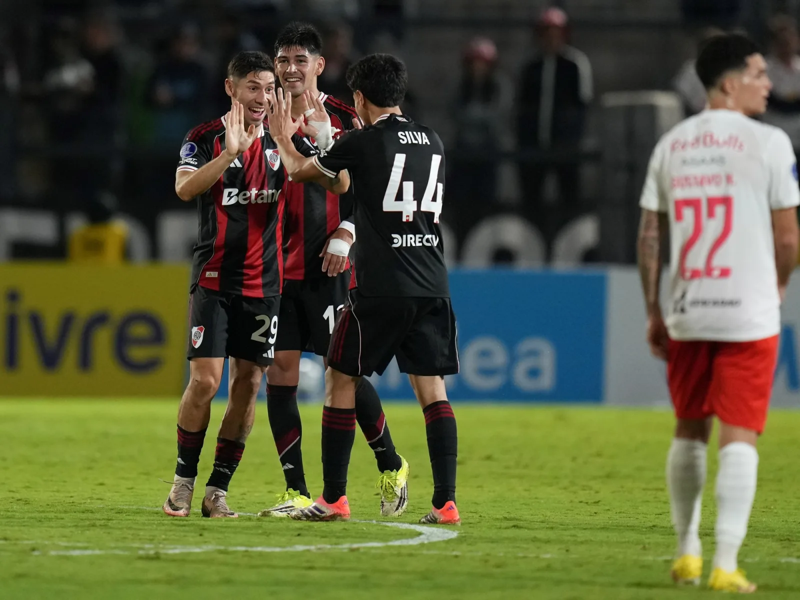 Coudet apuesta por los juveniles en River: el equipo que cerró el partido contra Bragantino