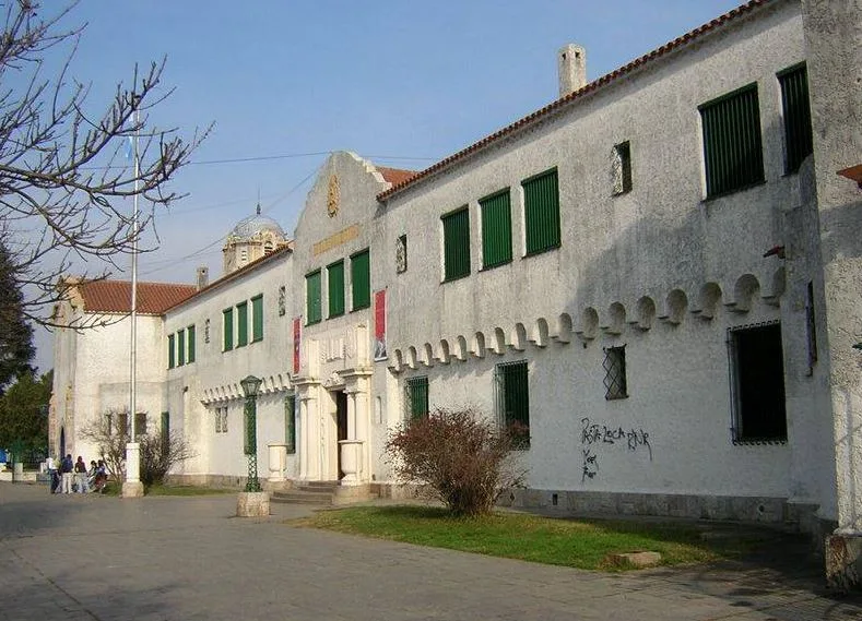 Crece la migración de alumnos de colegios privados a escuelas públicas por la crisis económica