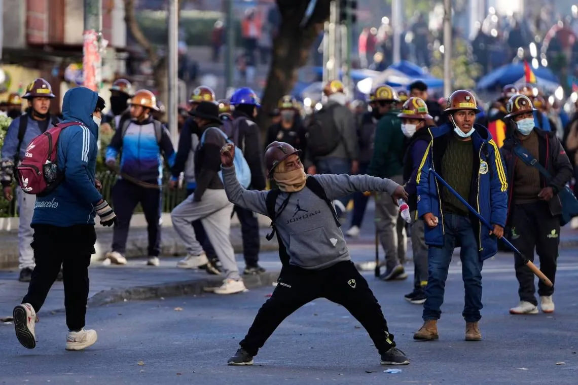Crece la tensión en Bolivia con protestas violentas y detenciones en La Paz