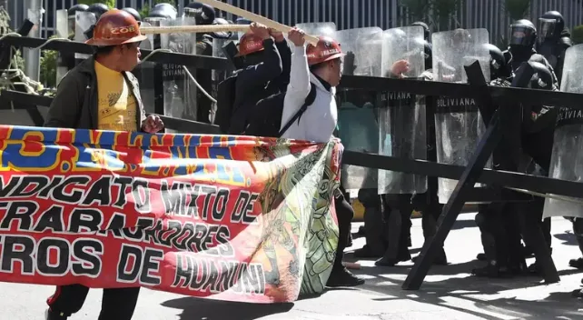 Crisis social en Bolivia: protestas, bloqueos y represión dejan muertos en La Paz