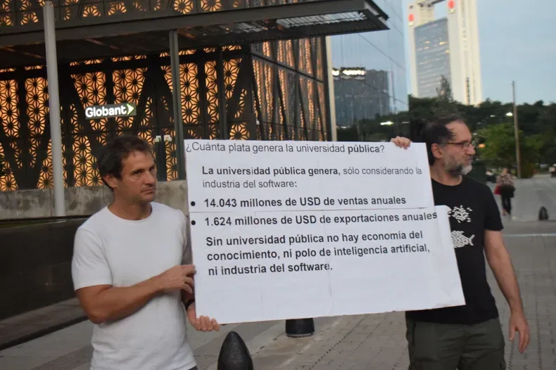 Docentes de la UBA cierran el cuatrimestre en Ciencias de Datos y Computación por falta de financiamiento