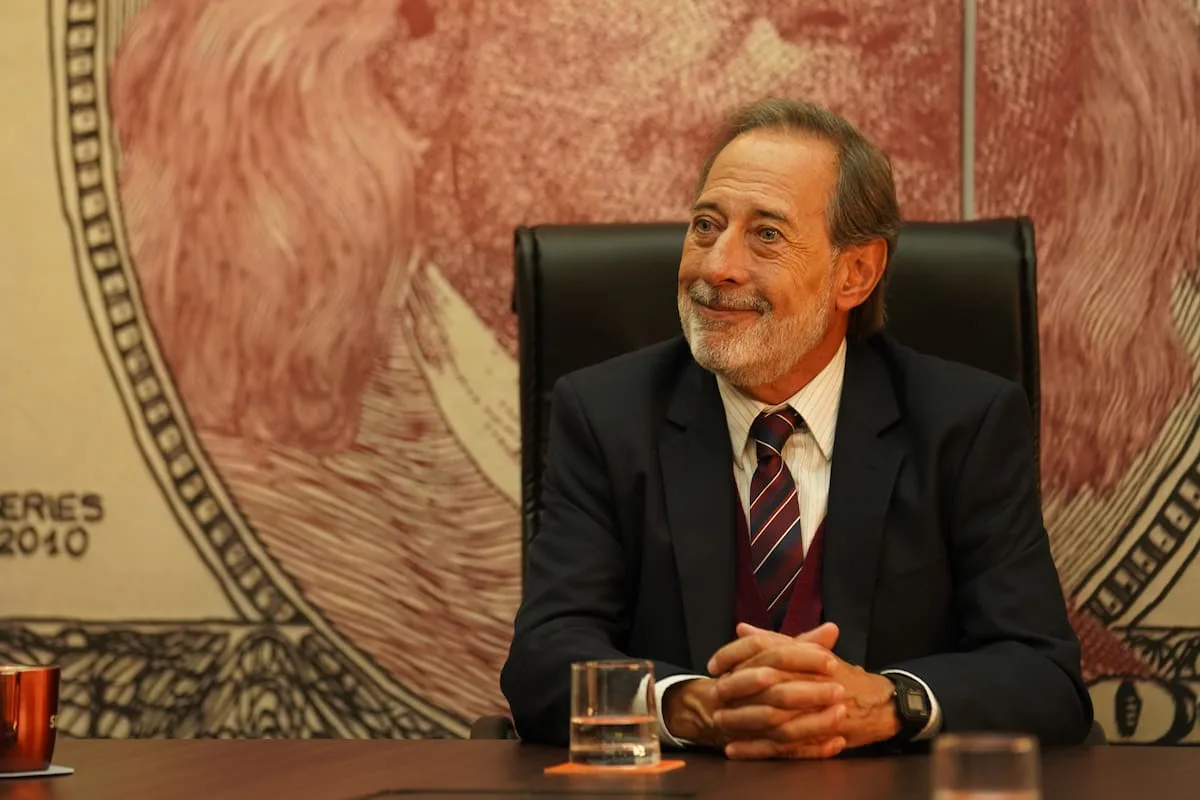 Dónde y cómo es el edificio de "El encargado", la serie de Guillermo Francella