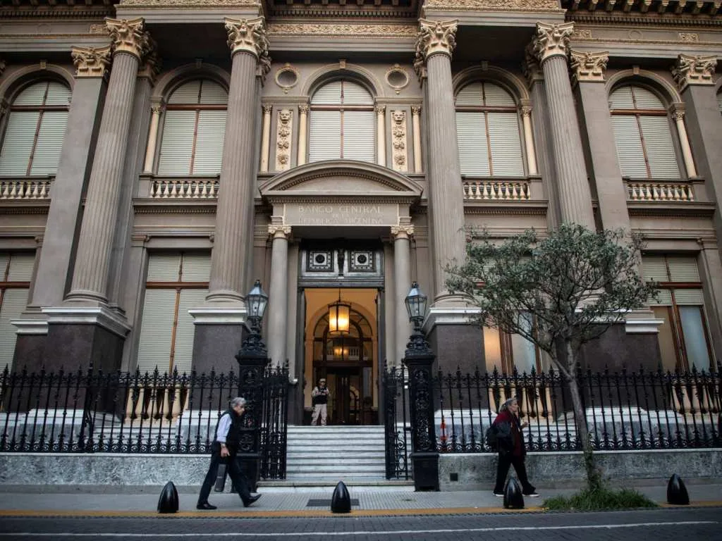 El Banco Central mantiene el cepo para empresas con restricciones clave en comercio y finanzas