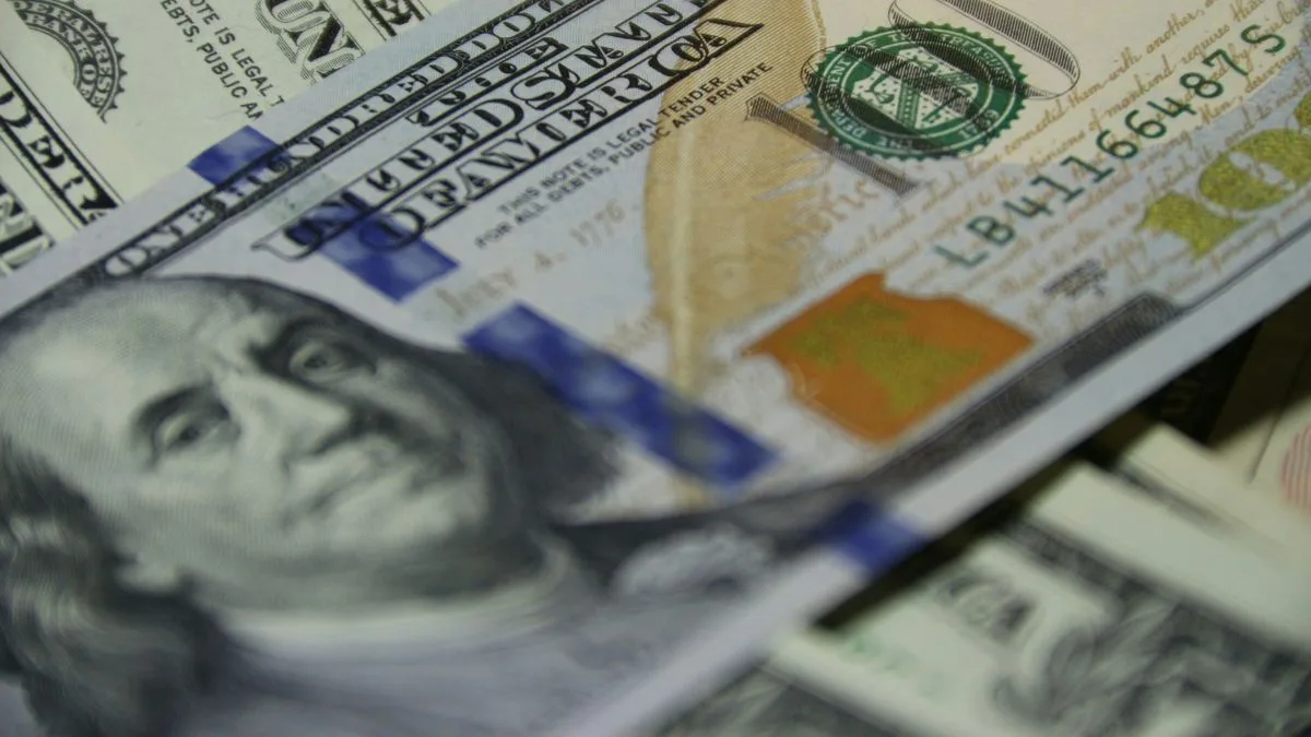 El dólar cede ante la intervención japonesa mientras Wall Street sube con fuerza