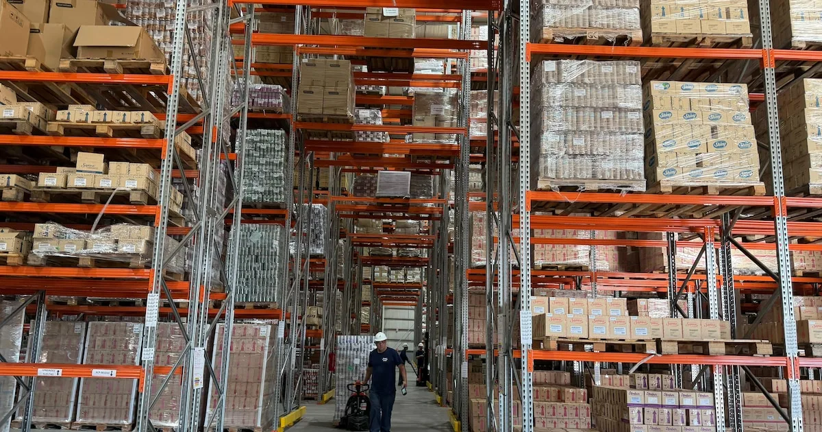 El empresario que viraliza su éxito mientras otros batallan con las importaciones