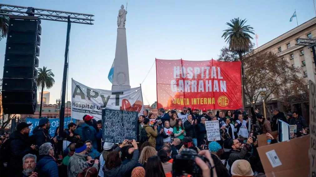 El Gobierno niega ajuste en Salud y cuestiona marcha de gremios y asociaciones médicas