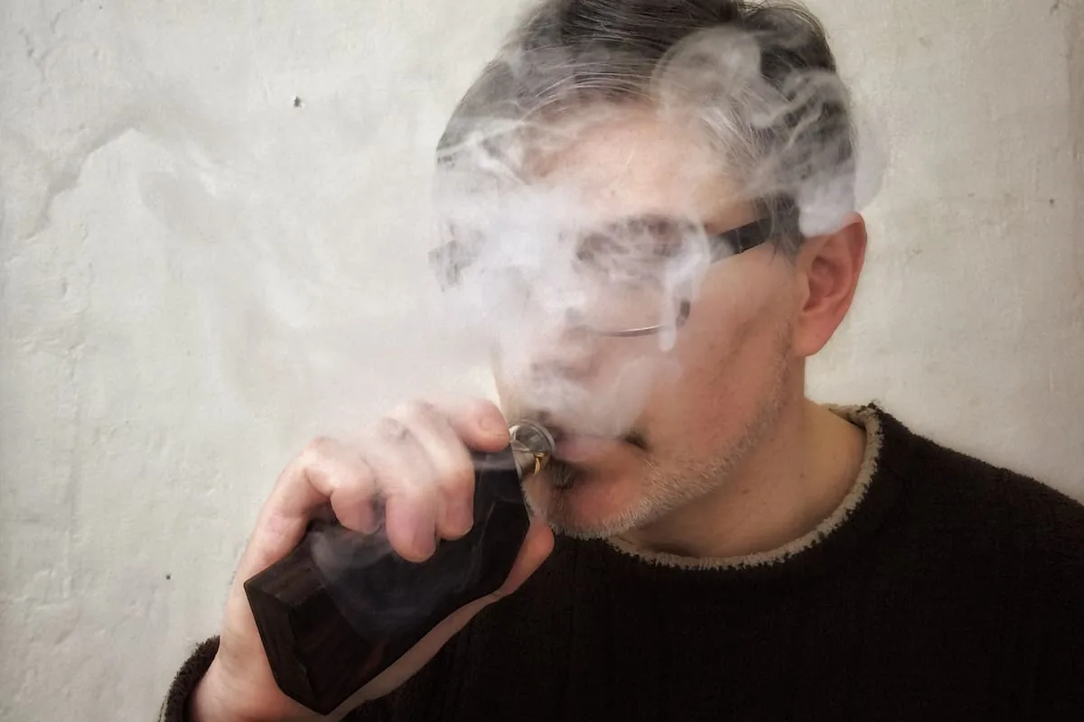 El Gobierno regula la venta de vapeadores y bolsitas de nicotina