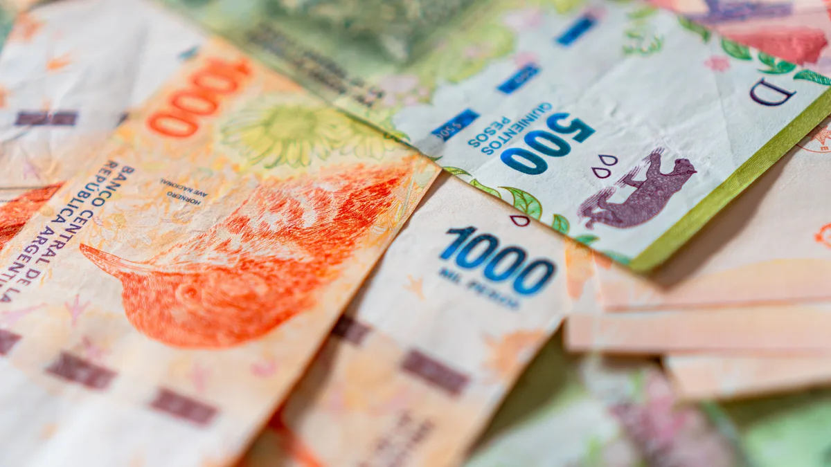 El peso argentino registra su mejor desempeño en décadas, aunque analistas advierten sobre su sostenibilidad