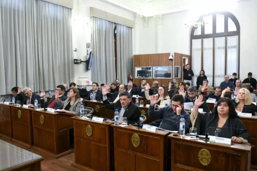 El Senado inicia el debate sobre reforma previsional en medio de protestas y discrepancias sobre comisiones