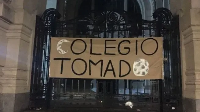 Estudiantes del Nacional y Pellegrini retoman la protesta por el financiamiento universitario