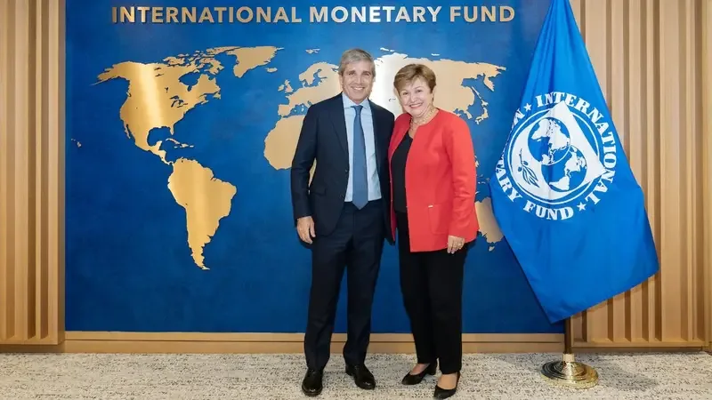 FMI demanda reformas previsionales y mayor ajuste fiscal para sostener deuda argentina
