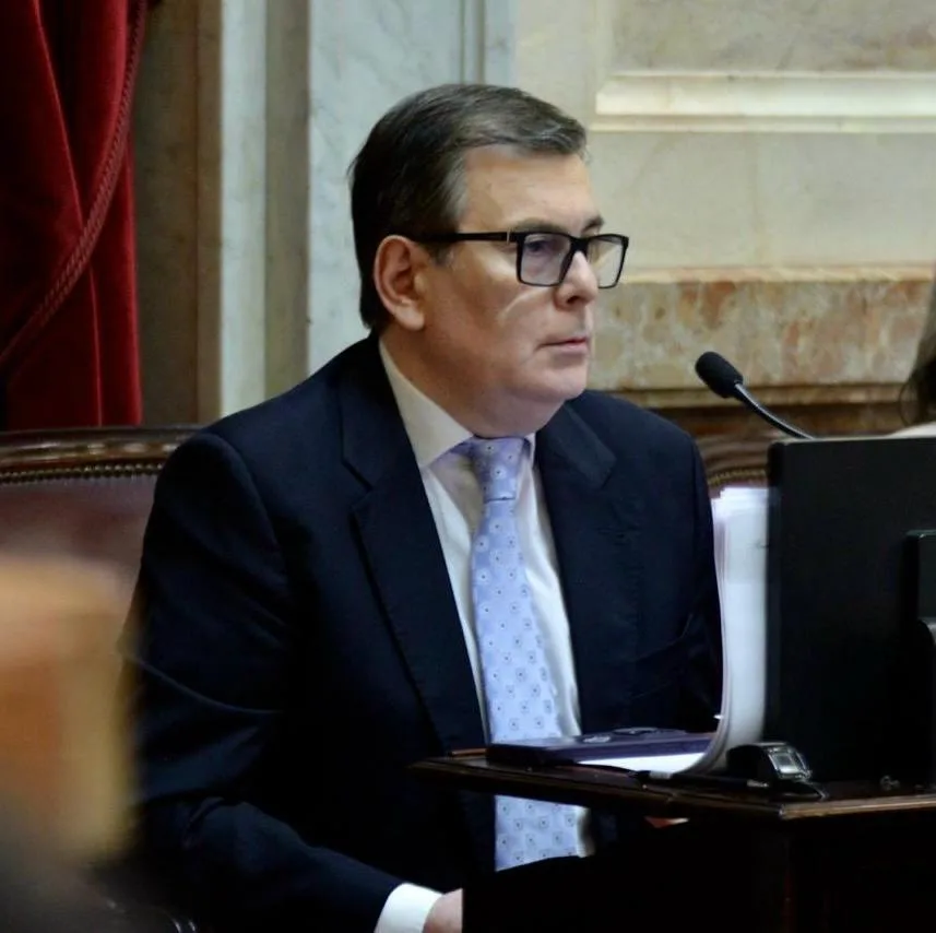 Gerardo Zamora impulsa reformas en salud mental, protección solar y migraciones en Santiago del Estero