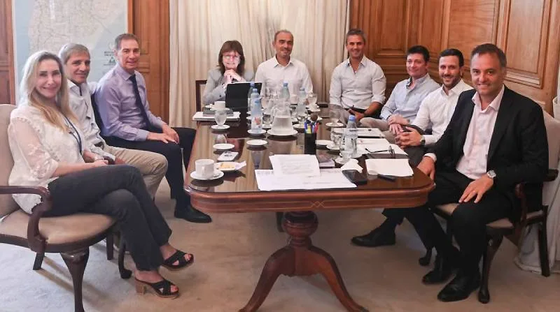 Gobierno y mesa política acuerdan estrategia para impulsar reforma electoral en el Congreso