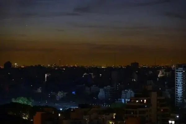 Incendio en subestación de Edesur provoca apagón que afecta a más de 100 mil usuarios