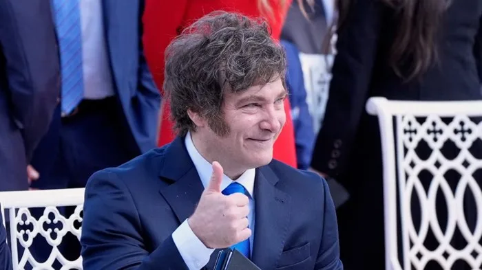 Javier Milei asistirá al Tedeum con aliados y excluye a su vicepresidenta en una interna creciente