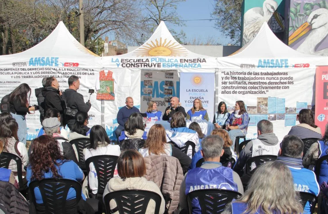La Carpa Blanca de AMSAFE desarrolló una jornada en defensa de la educación pública en Villa Constitución