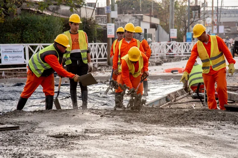 La escasez de mano de obra calificada complica la industria de la construcción en Argentina