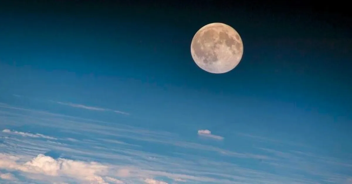 La "microluna azul" cierra mayo con un fenómeno astronómico inusual