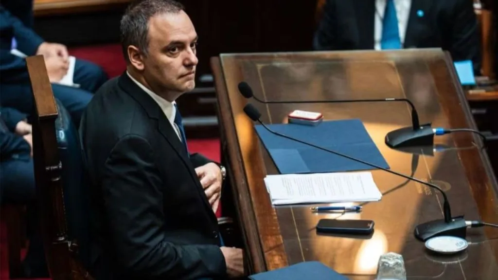 La oposición fracasa en conseguir quórum para interpelar a Manuel Adorni y responsabiliza al PRO