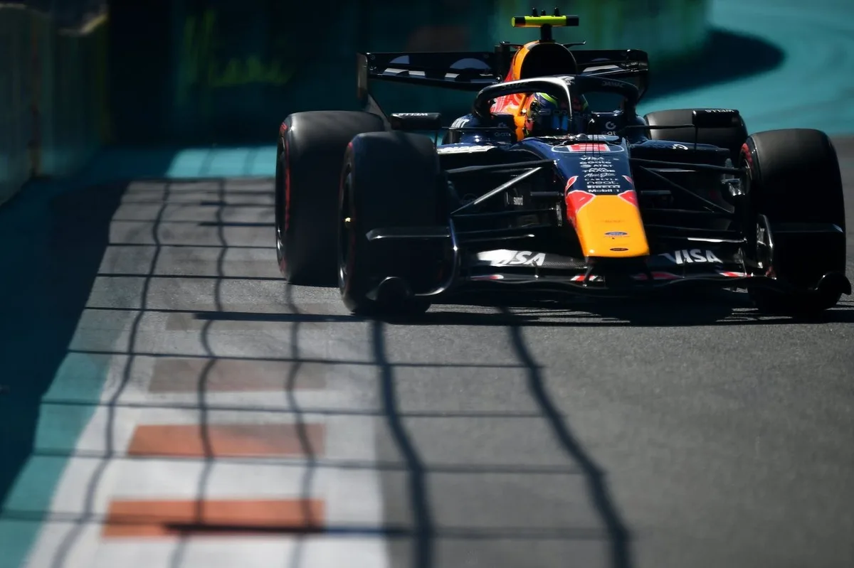 La parrilla de salida del GP de Miami se reordena tras la descalificación de Hadjar