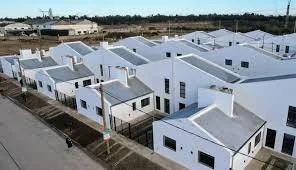 La provincia bonaerense lanza plan para regularizar cuotas atrasadas de viviendas HogarBA