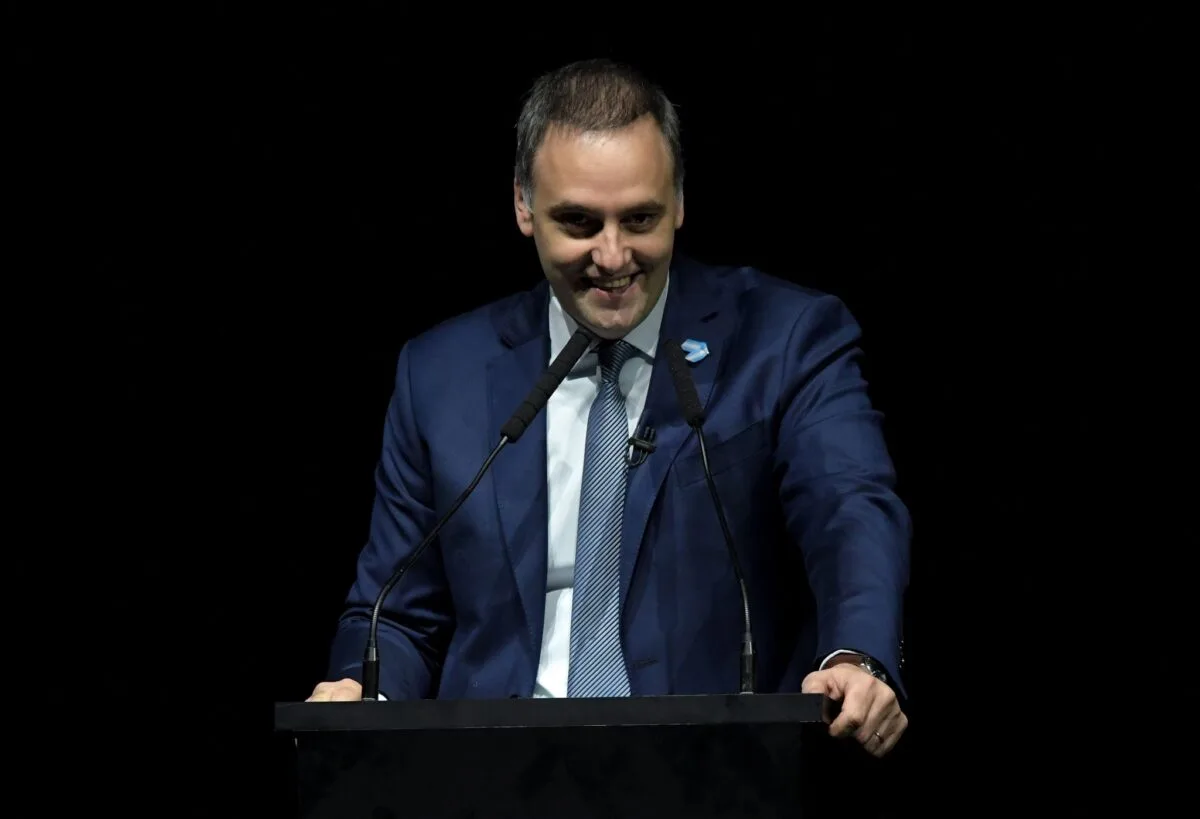 La visita de Manuel Adorni a Mendoza refleja rechazo mayor hacia Cornejo que hacia el propio jefe de Gabinete