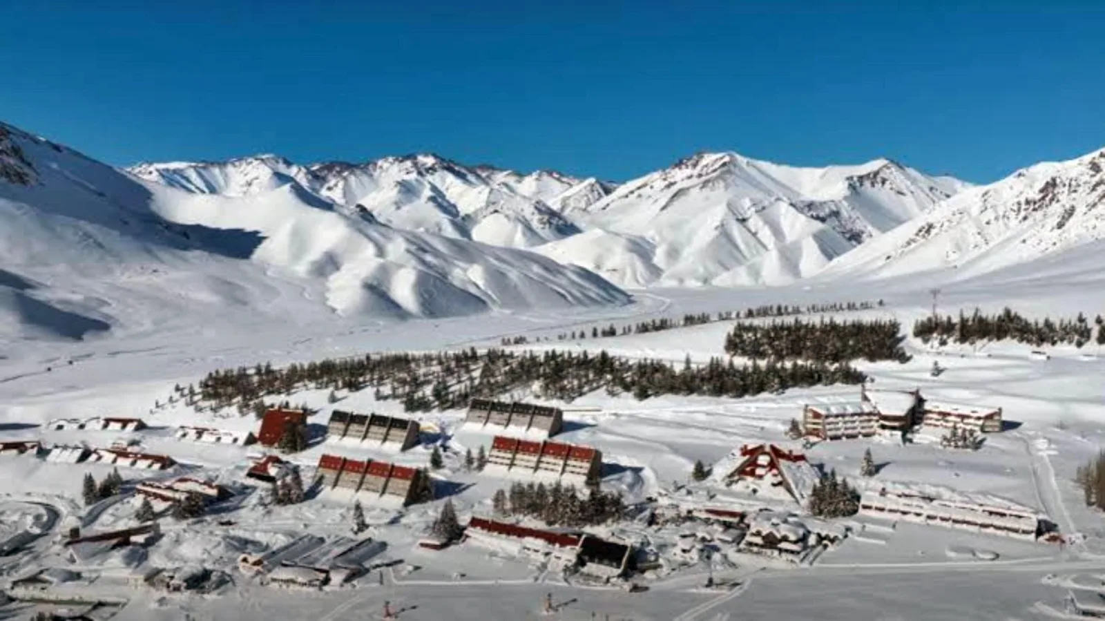 Las Leñas notifica a su personal para la temporada de invierno 2026 bajo condiciones específicas