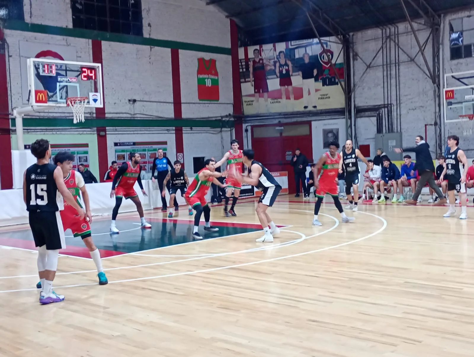 Liniers rompió la racha negativa y venció a Alem en un partido clave