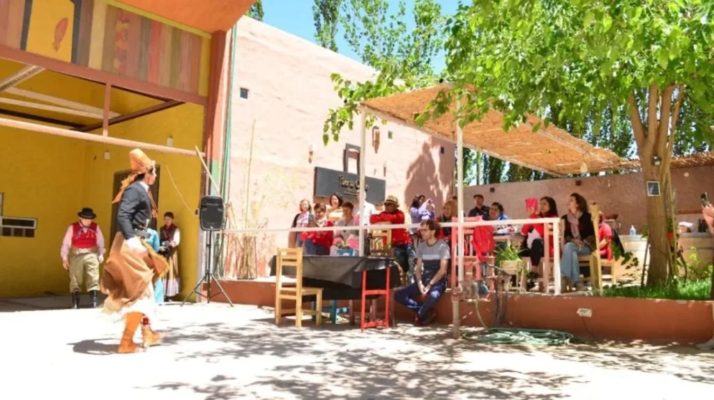 Locro, vinos y música folclórica para celebrar el 25 de Mayo en Senillosa