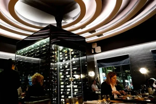 Mago Parrilla en Belgrano renueva la cocina porteña con carnes maduradas y cava federal