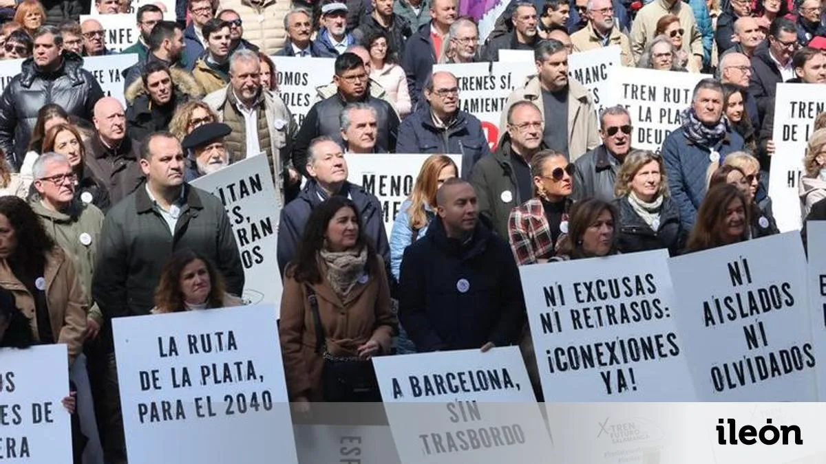 Más de 5.000 personas exigen en Salamanca la recuperación del tren de la Ruta de la Plata y mejores conexiones