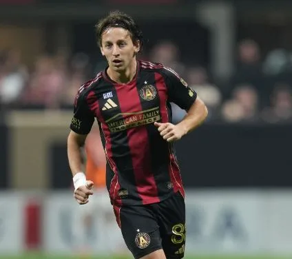 Matías Galarza entrena con Paraguay y su futuro en River sigue en duda