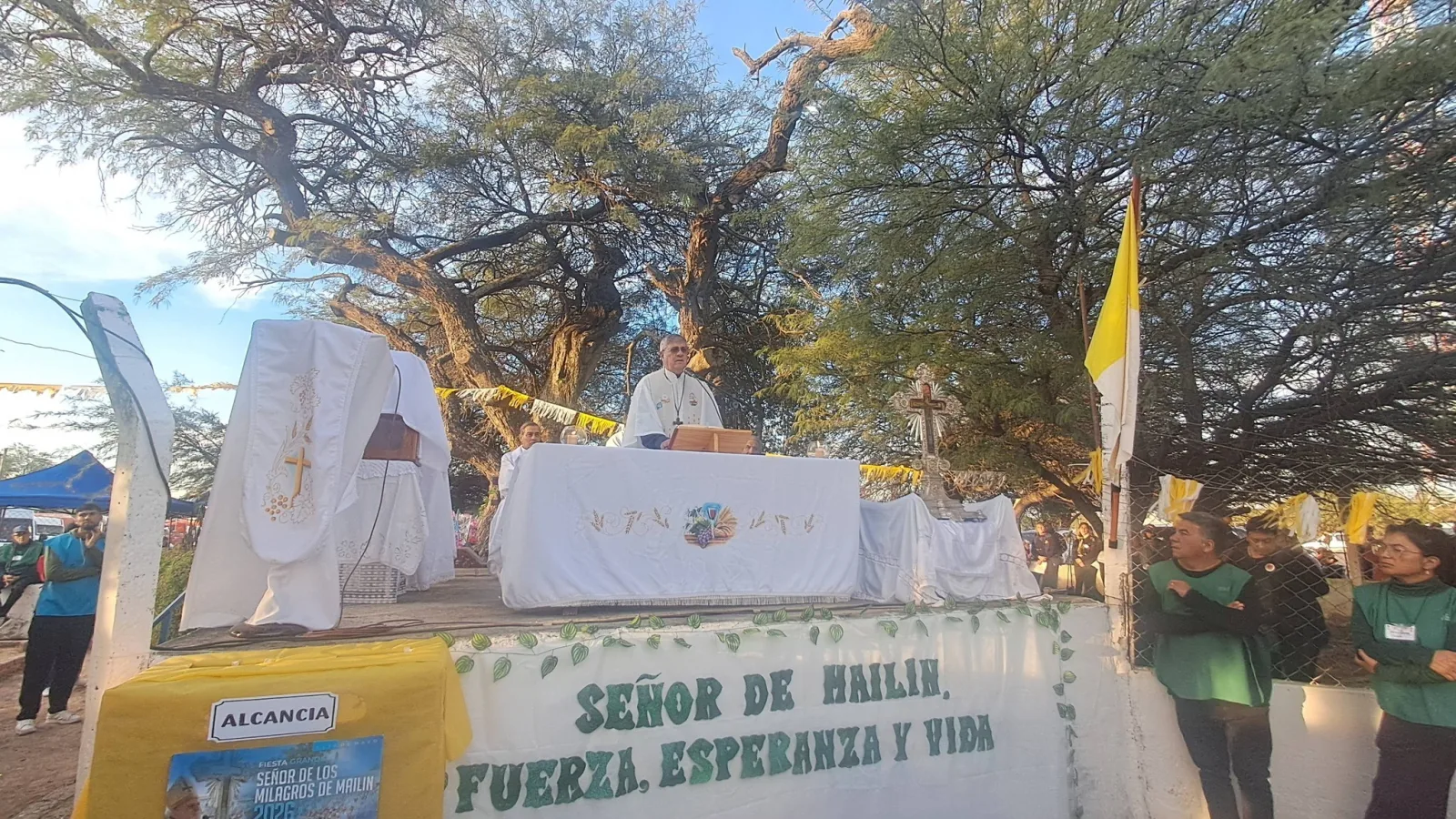 Miles de fieles se reúnen en Mailín para honrar al Señor de los Milagros